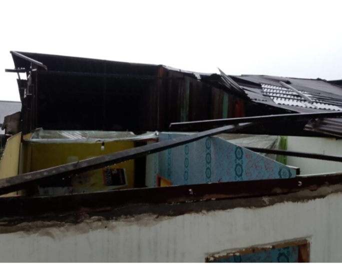 Tiga Rumah Warga Di Kecamatan Sabak Timur Di Terjang Angin Puting Beliung
