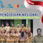 SDN 218/X Pandan Sejahtera Kecamatan Geragai Melaksanakan Upacara Peringati Hardiknas