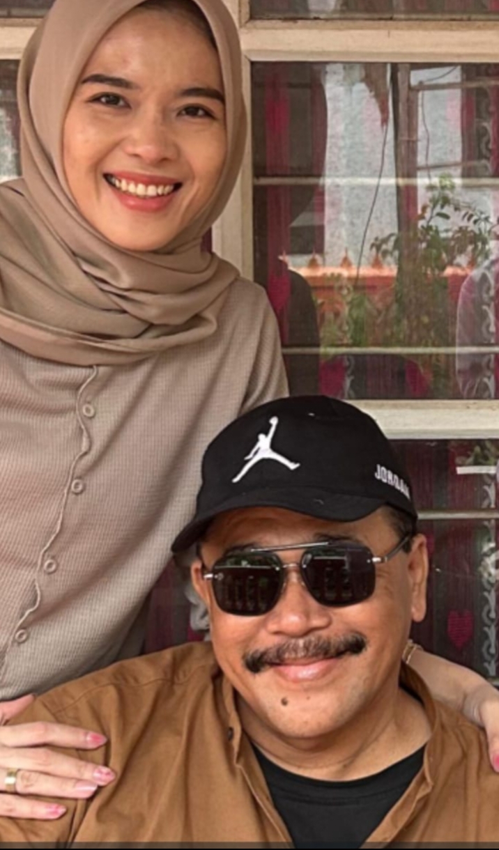 Prof Sutan Nasomal Pakar Hukum Internasional Sesalkan Ada Kades Di Banten Hina Profesi Jurnalis, Oknum Kepala Desa Gintung Kunci Pintu  Berikan Sejumlah Uang Receh Kepada Awak Media 