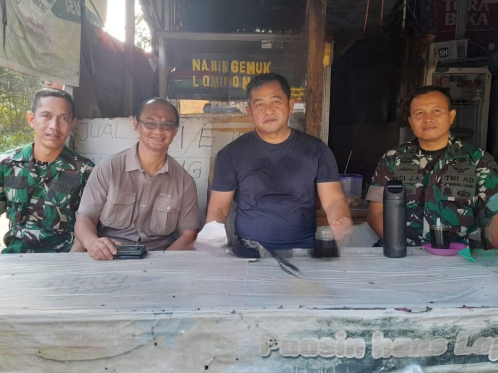 Moment Keakraban KASAD Jendral TNI Maruli Simanjuntak Bersama Para Jajaran Prajurit TNI Di Sela Kunjungan Kerjanya Di Provinsi Jambi .